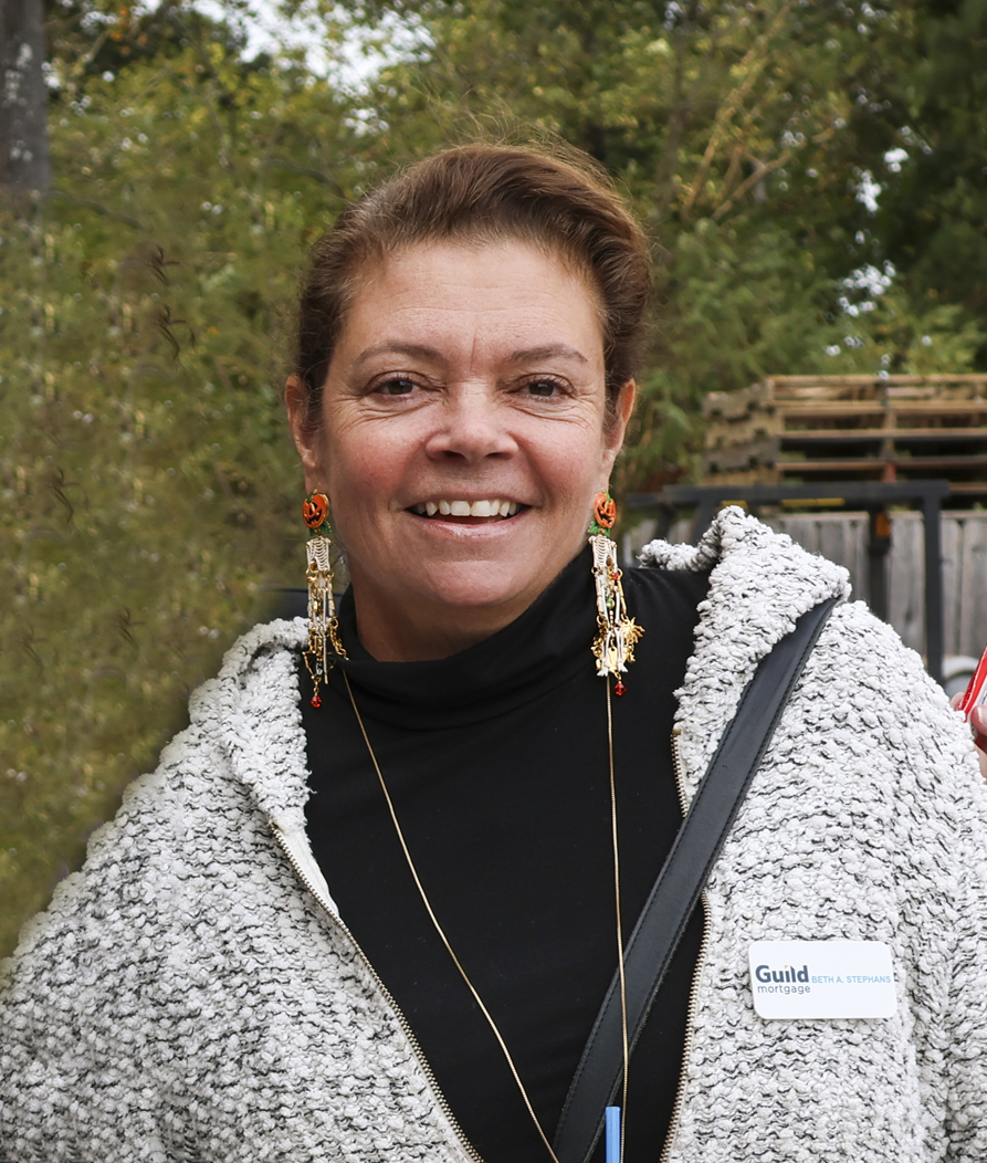 Beth Stephans<br />
